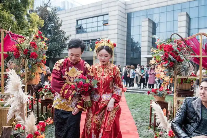 户外中西结合式 红色系婚礼