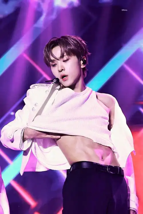 是该放出这组腹肌照了