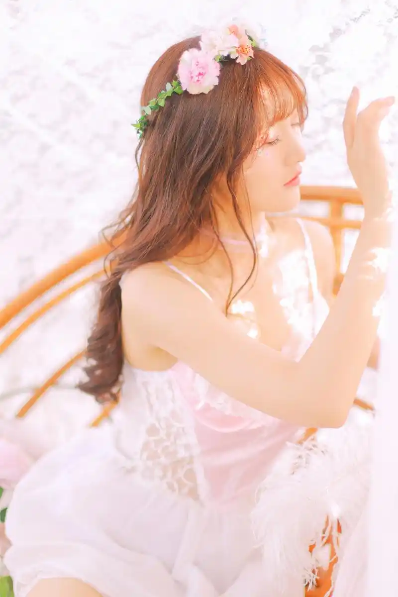 极品美女蕾丝诱惑性感美腿写真