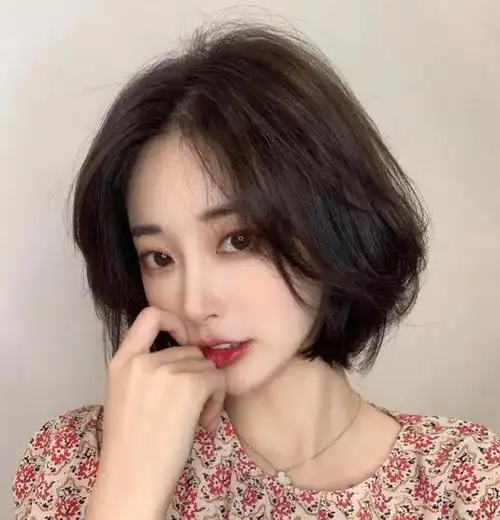 韩式短发最大的一个特点便是显气质和温柔了,这个短发在2020年就已经
