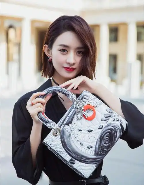 赵丽颖时尚街拍,短发一样可以清水出芙蓉 天然去雕饰