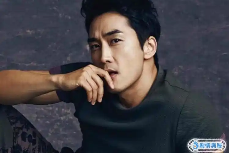 韩国老牌男神宋承宪,魅力不减当年,《蓝色生死恋》赚足眼泪