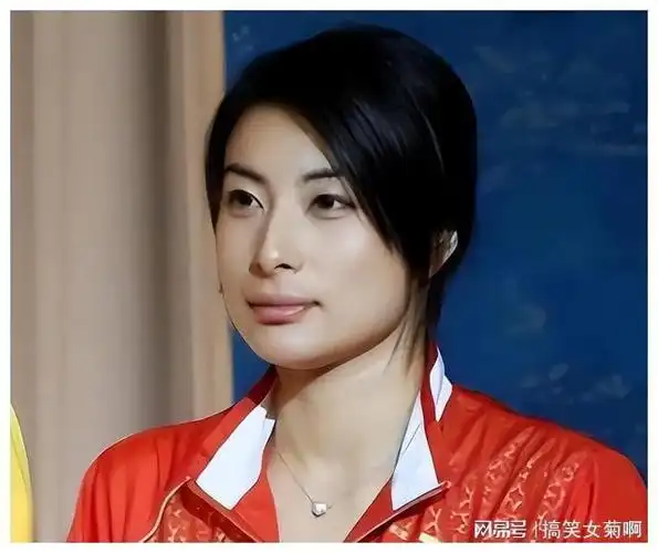 郭晶晶不再"国民好媳妇"?节俭形象翻篇,道德绑架该休矣!