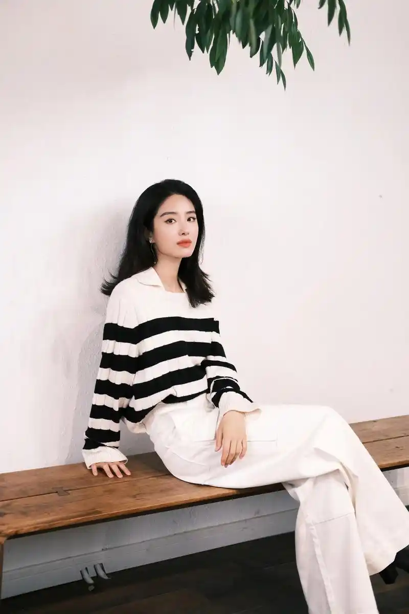 风格大使杨采钰身穿秋季#edit - 抖音