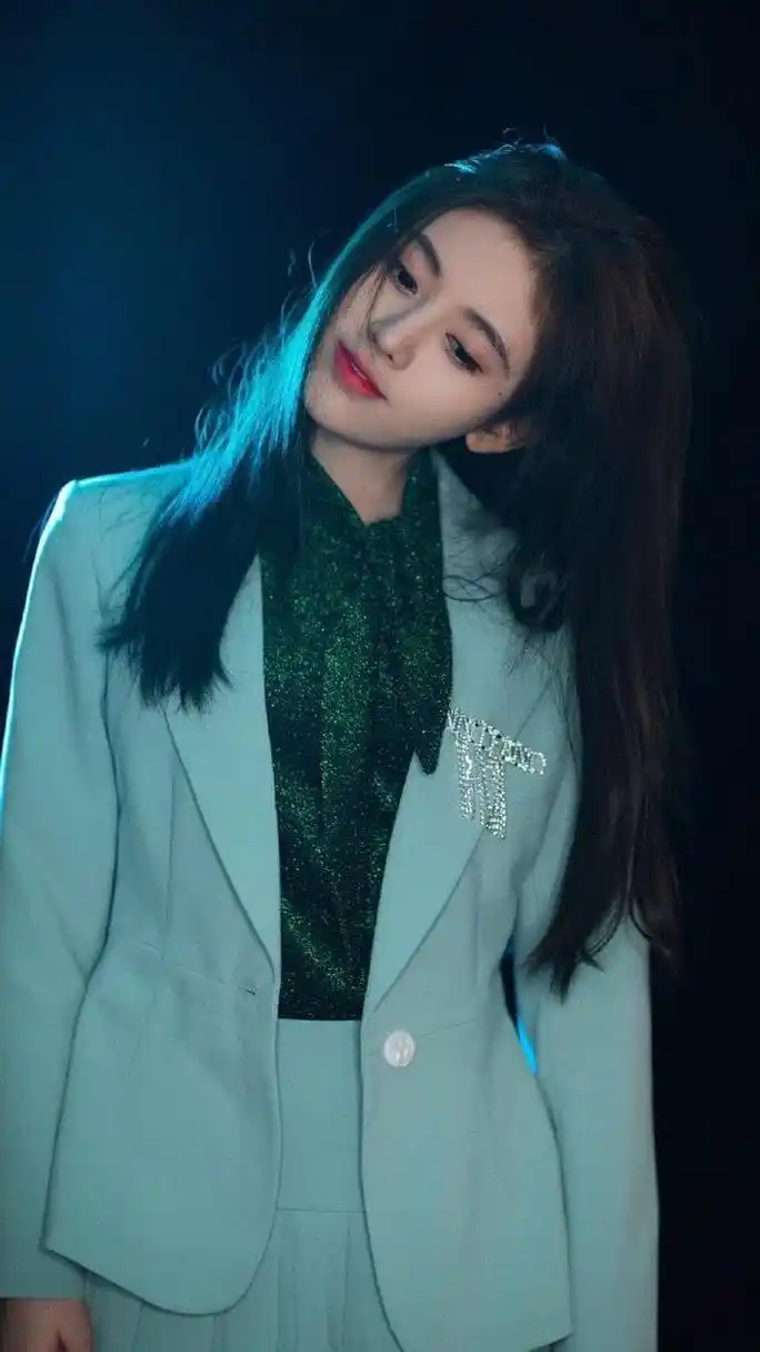 真的好喜欢鞠婧祎西装呀