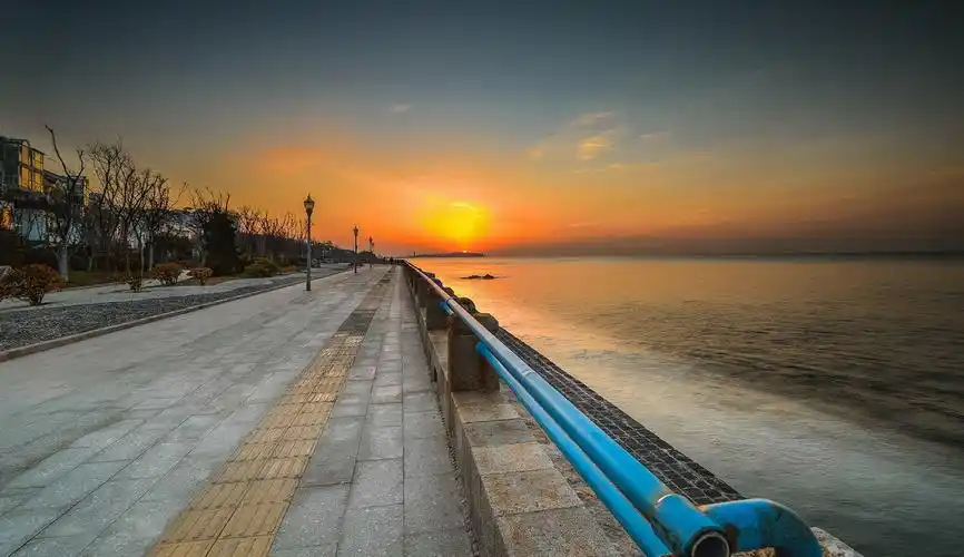 青岛的海边日出
