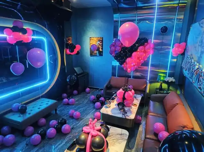 酒吧包房男士生日小预算布置