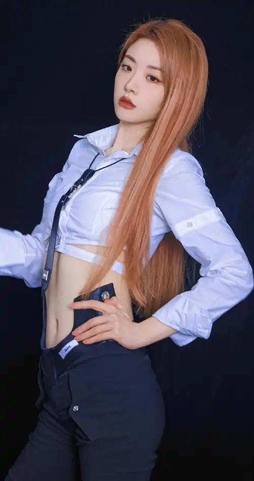 喻言身材 喻言直拍 喻言发色 喻言短发 喻言崽崽 喻言壁纸 喻言自作曲