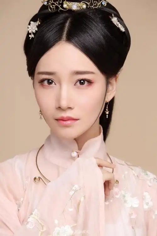 赵飞燕古装照曝光 清丽脱俗气质雍贵
