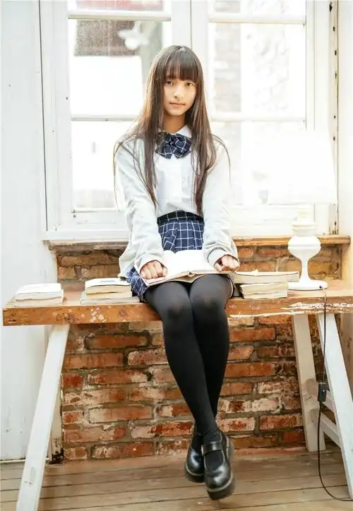 日系小清新少女学生装清纯过膝袜阳光写真