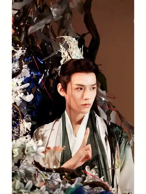 想提一下龚俊的经典角色温客行,我一直很喜欢p大的书,看了天涯客的