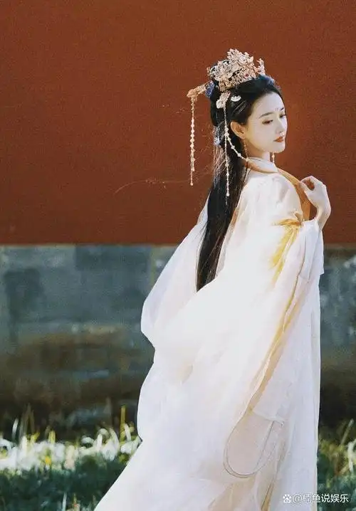 蒋依依有多适合古装?穿白衣宛如仙女下凡,穿黑衣演绎江湖女侠