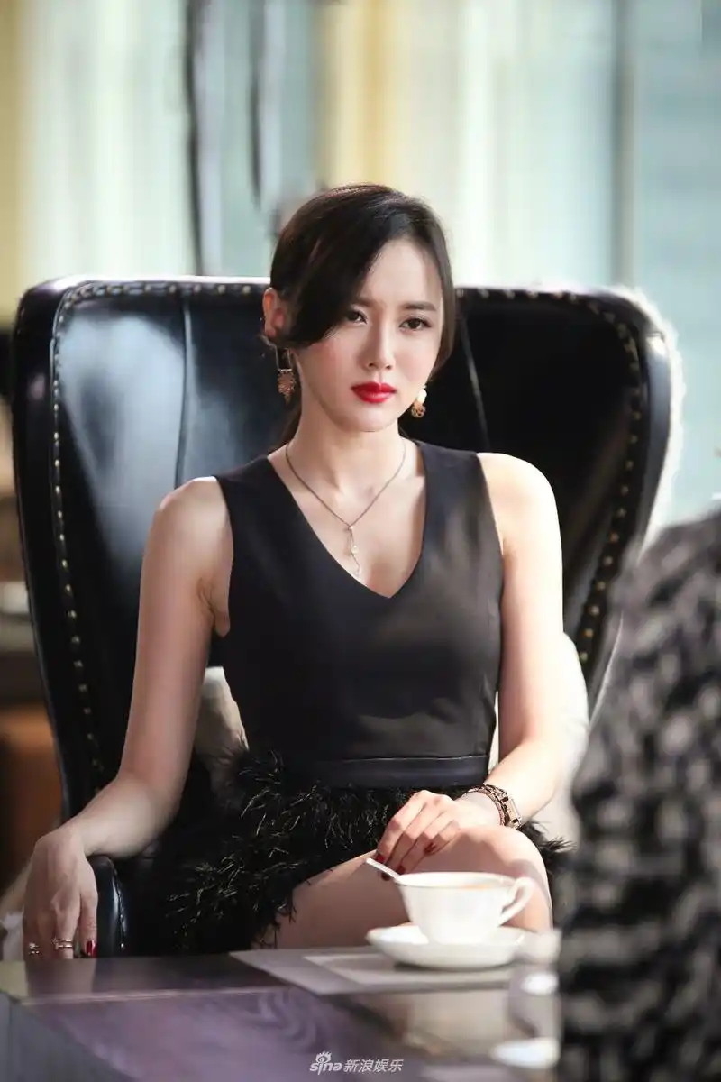 柔和!江铠同照片"一波三折"-第2张图片-霓裳博客