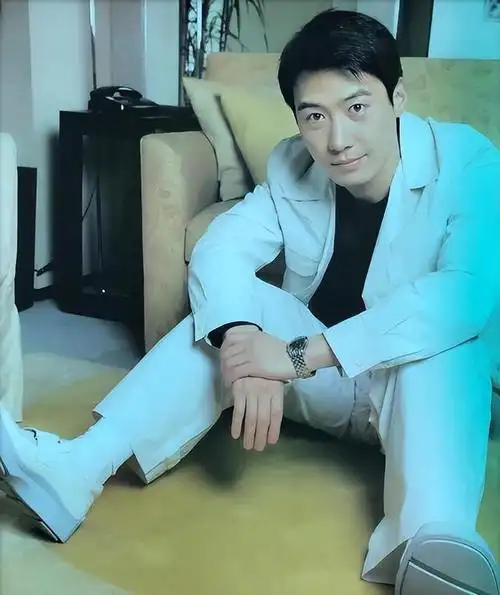 明面上香港演员做慈善的,只有刘德华与古天乐,可实际还有两人