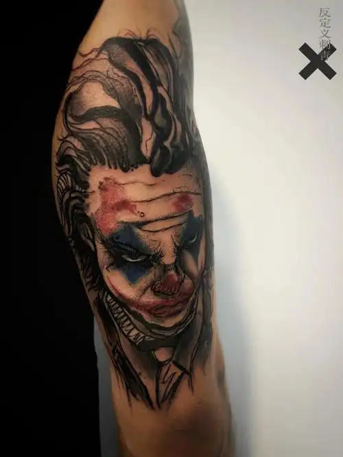 joker小丑纹身杰昆菲尼克斯版本