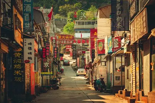 夕阳下的半山街巷