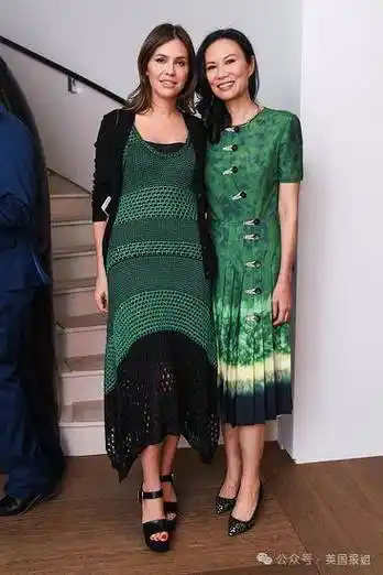 92岁默多克官宣第5婚邓文迪当红娘67岁俄裔未婚妻身价