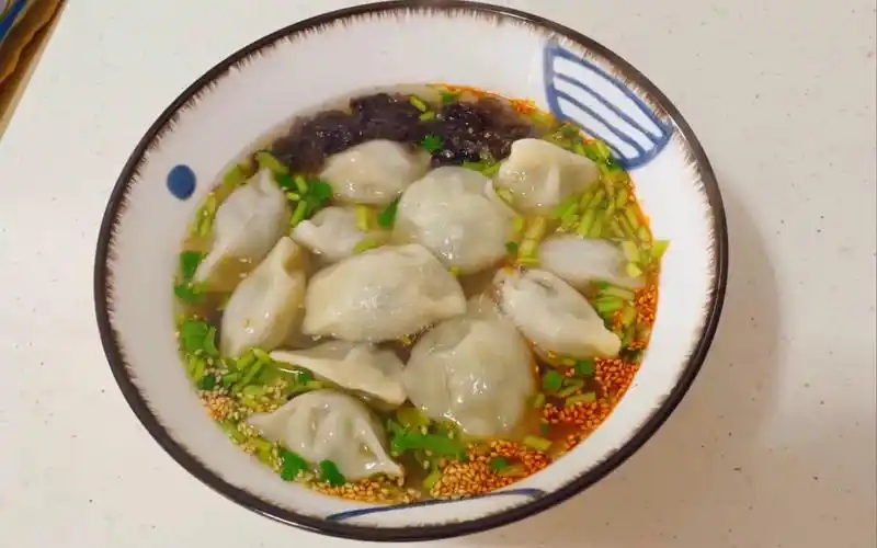 一碗酸汤水饺的简单做法