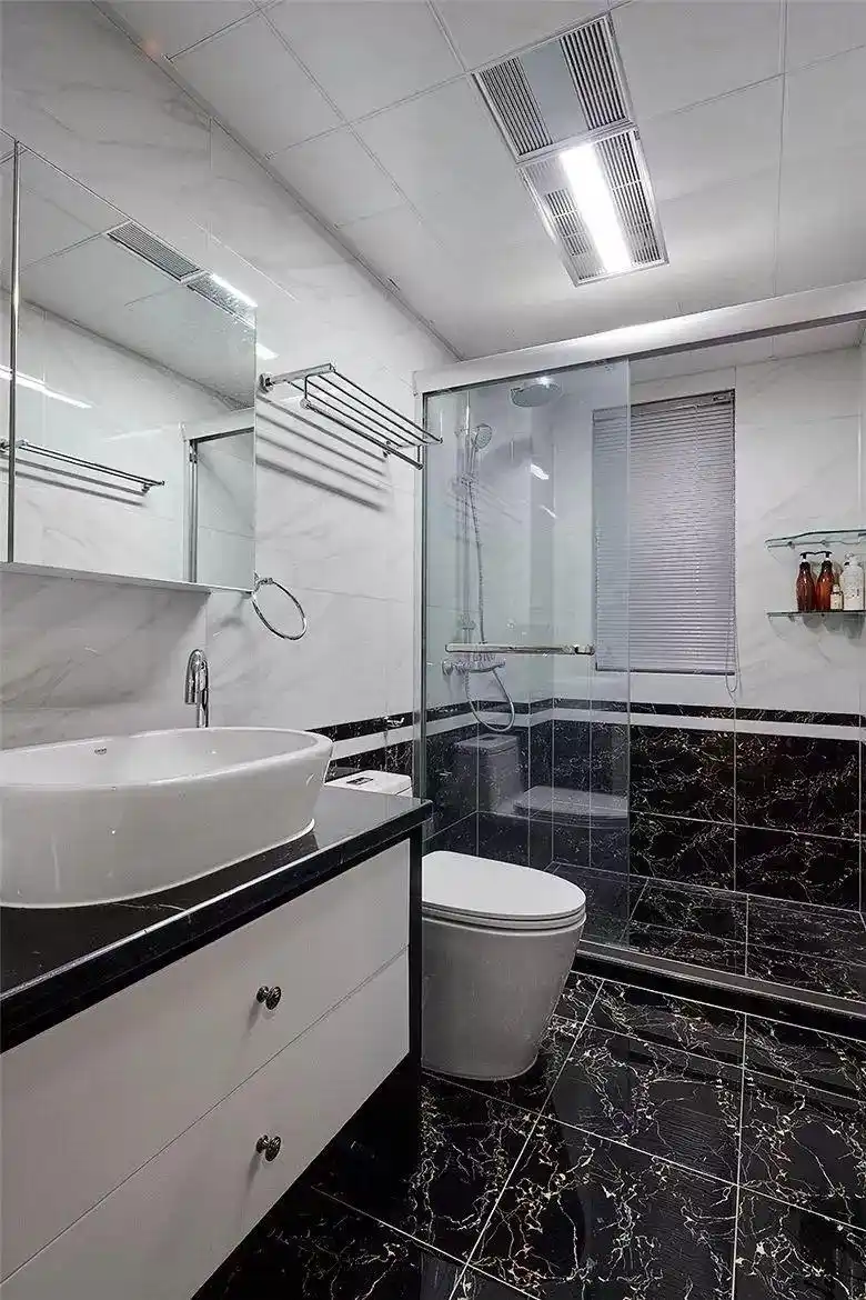 各种形状卫生间玻璃隔断轻松打造干湿分离