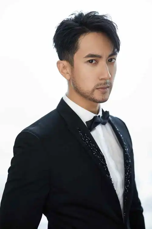 吴尊亮相电视剧品质盛典荣膺年度周播剧突破表现男演员