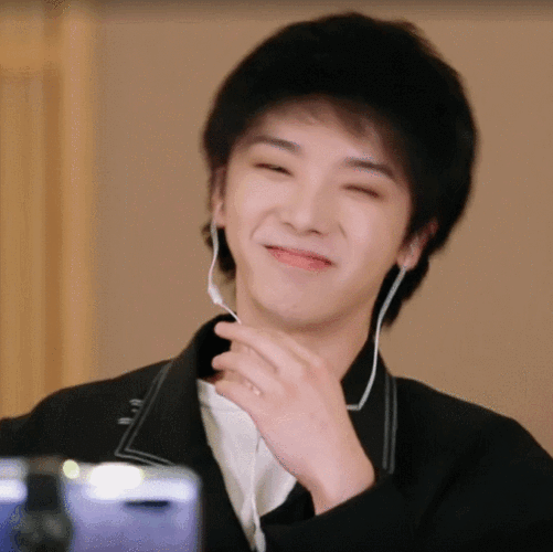 你看这个笑,它又暖又甜|刘雨昕|华晨宇|嘴角|王一博|眯眯眼_网易订阅