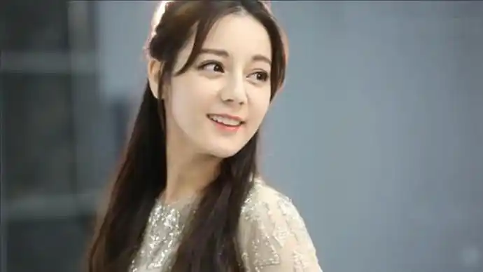 迪丽热巴吸烟吗 迪丽热巴吸烟照片到底怎么回事