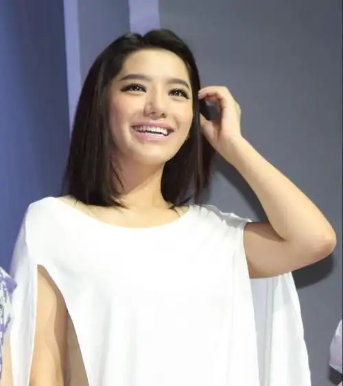 或许是江映蓉急于做出成绩,所以之后再出的歌她的个人风格更加明显.