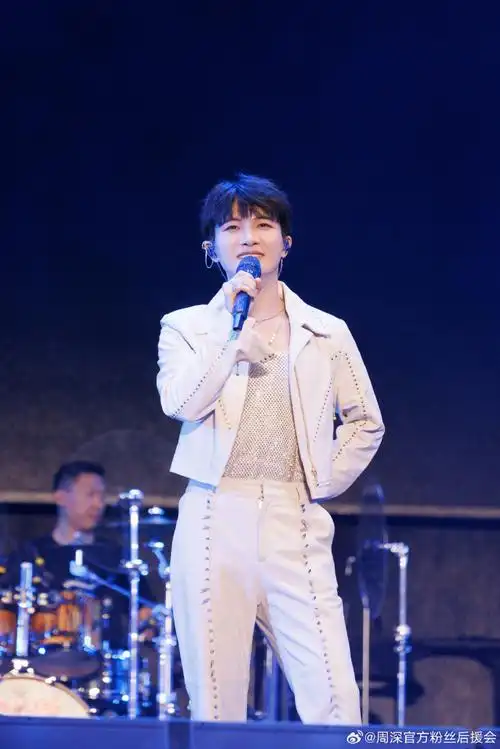 周深加盟广州草莓音乐节