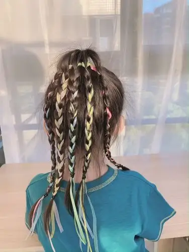 儿童彩带这样编发轻轻松松有可爱