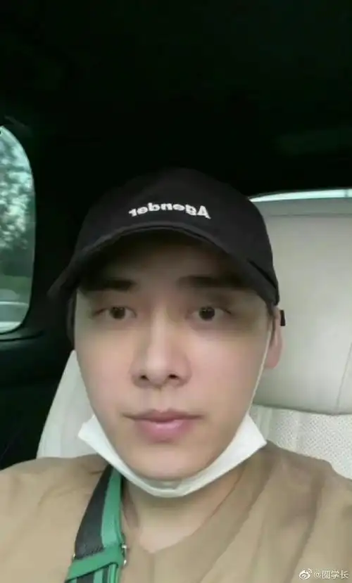 李易峰直播#素颜李易峰在线回应,因疫情原因未能赶到活动现场特地开