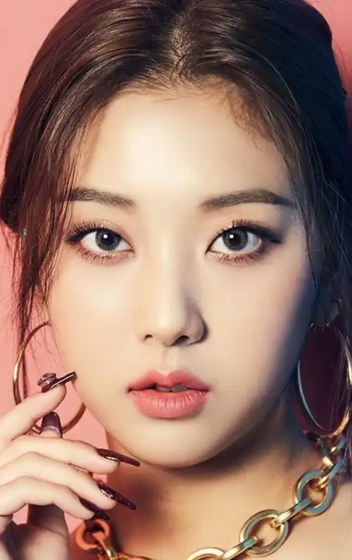 求助大家有这种怼脸清楚的正脸照吗不定期更新