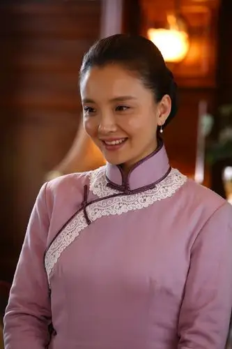 "槿汐姑姑"孙茜最近可是忙得不亦乐乎,一边在电视剧《吉鸿昌》里扮着