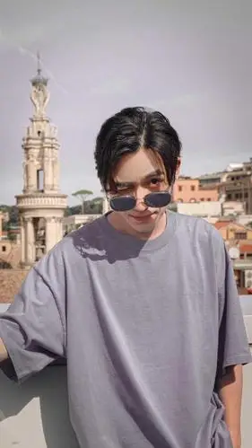 朱一龙可以做壁纸的照片可以分享一波吗? - 知乎