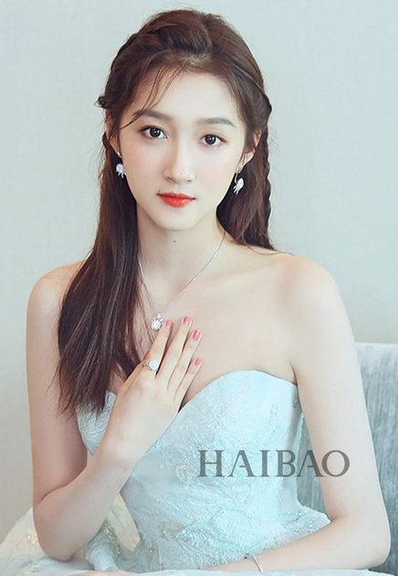 关晓彤海豹君就发现明明有锁骨的关晓彤,赵丽颖偶尔也会……赵丽颖