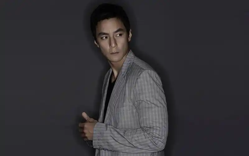 帅哥明星吴彦祖桌面壁纸 第2张 1920x1200 高清壁纸图片 (天堂图片网)