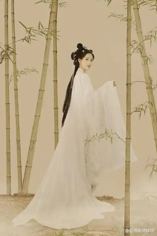 陈都灵好适合古装,在竹林里拍古风写真,一颦一笑宛若画中仙