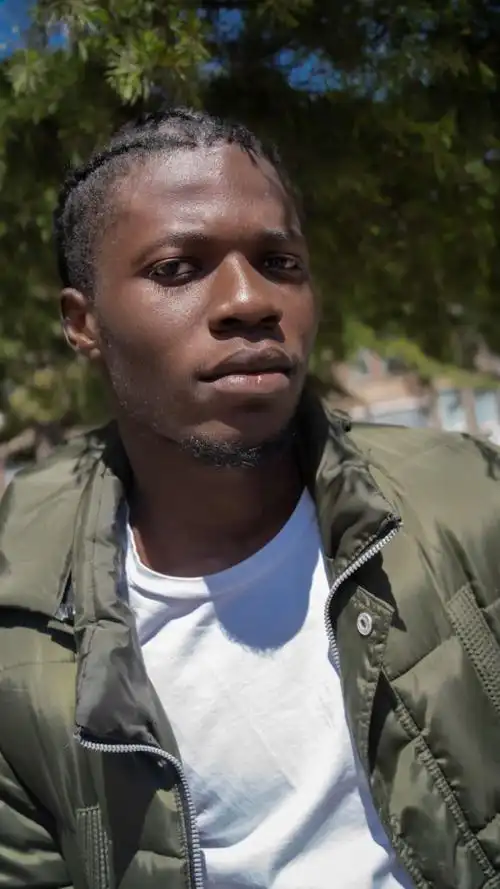 今天拍到一个超酷的黑人小哥,不一样的感觉#摄影 #帅哥 #街拍