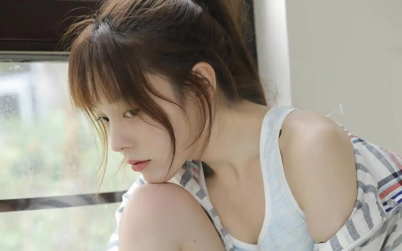 可爱唯美女生图片桌面壁纸