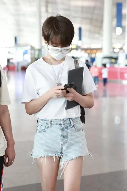 1/ 12 2021年6月23日,北京,谢楠现身机场.