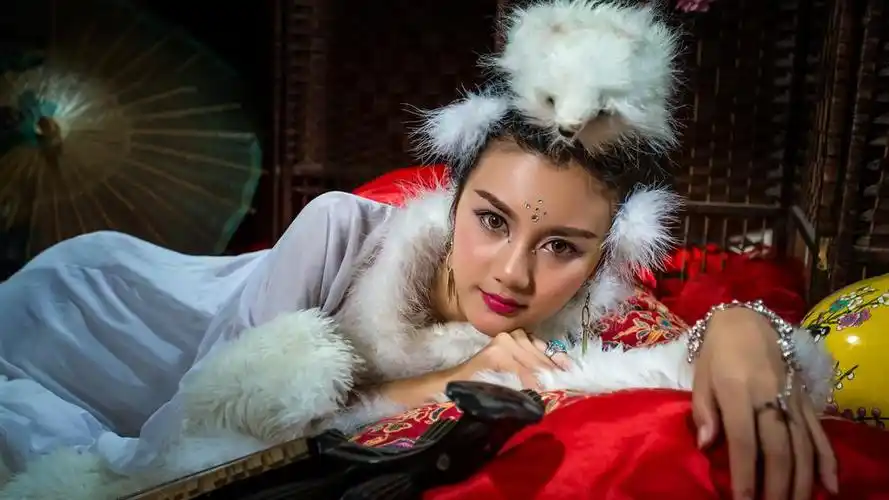 狐仙美女妩媚性感写真