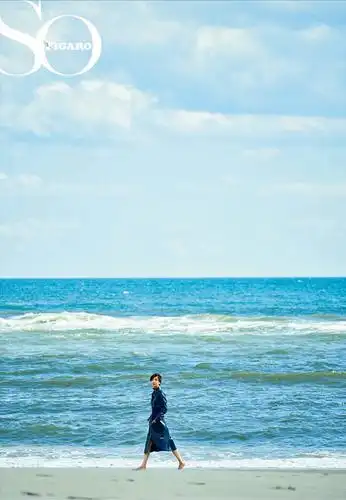 海边精灵王珞丹登杂志封面:活在现实中的背靠自由