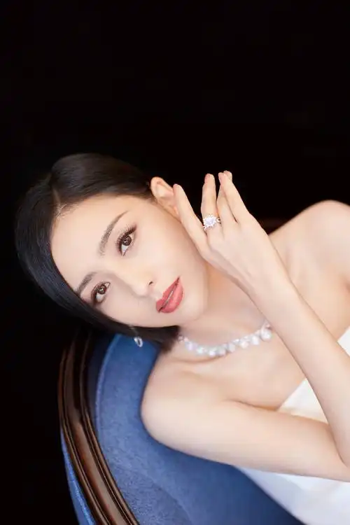 首页 图片大全 明星 佟丽娅抹胸裙性感写真图片 上一张 下一张