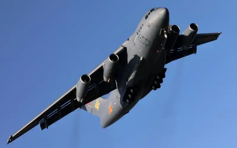 带你去看国产运20重型运输机的独特风采,载有援鄂军医的胖妞即将落地