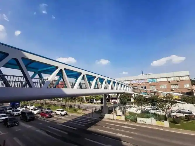 西环路两座人行天桥有望月底投入使用