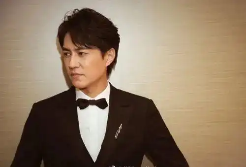 60岁大妈要与靳东结婚,笑料背后,是亿万中老年女性的难言之痛