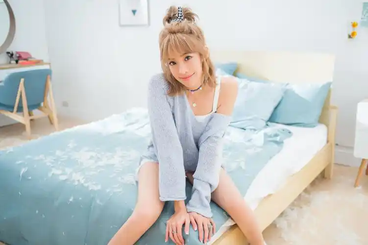 cindy袁咏琳甜蜜求婚歌《你想娶我吗》mv大秀美腿腰线腹肌