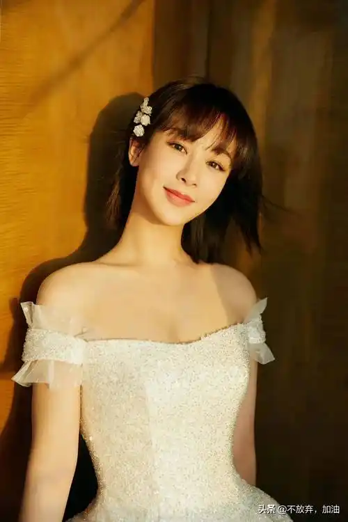 杨紫礼服大合集,为什么都是一字肩_风格_女明星_亲爱的