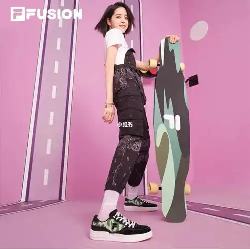 笔记灵感  339米拥有欧阳娜娜同款斐乐板鞋,随时滴滴我#明星同款