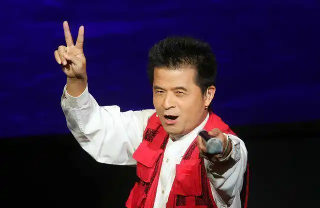 离开《星光大道》5年,毕福剑生活仍然惬意,表演魔术有模有样_毕姥爷