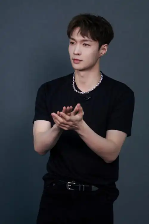 240330 | 工作室更新《盒子里的猫》第一期 张艺兴高清图片15p